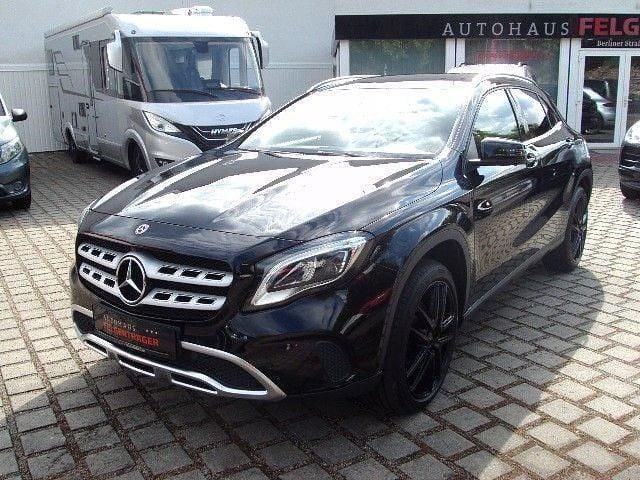 Schwarz Gebraucht 2019 Mercedes GLA250 SUV | 24.875 € (Guter Preis) - Bild 1/4