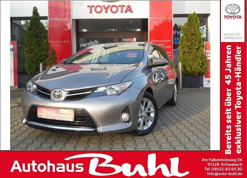 Avantgarde bronze metallic Gebraucht 2013 Toyota Auris Edition Limousine | 9.874 € (Etwas zu teuer) - Bild 1/4