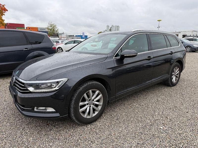 Grau Gebraucht 2019 VW Passat Limousine | 11.980 € (Fairer Preis) - Bild 1/4