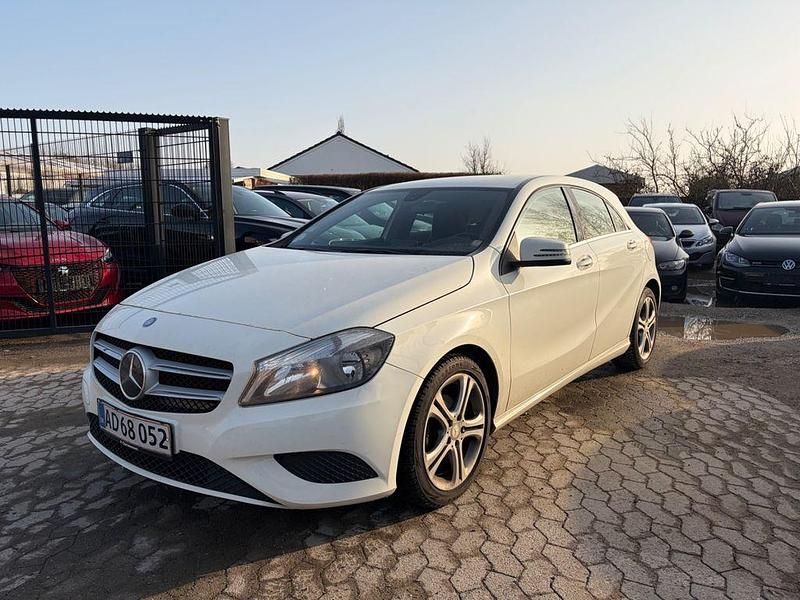 Gebraucht Mercedes A180 109 PS (80 kW) 2013 Weiß Limousine