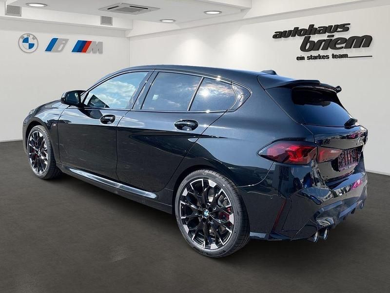 Neu BMW M135 Performance 300 PS (220 kW) 2026 Schwarz Kleinwagen
