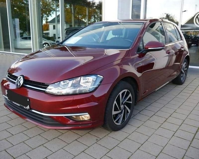 Rot Gebraucht 2020 VW Golf Join Limousine | 14.699 € (Superpreis) - Bild 1/4