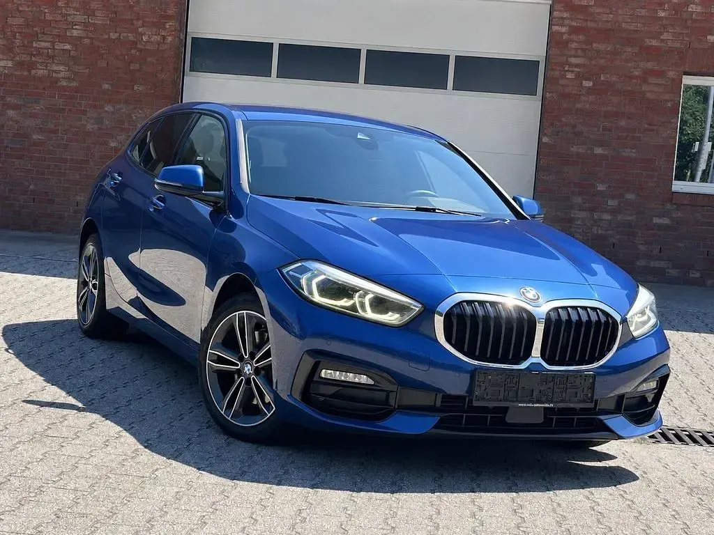 Gebraucht BMW 118 Shadowline 140 PS (102 kW) 2021 Phytonicblau metallic (c1m) Kleinwagen