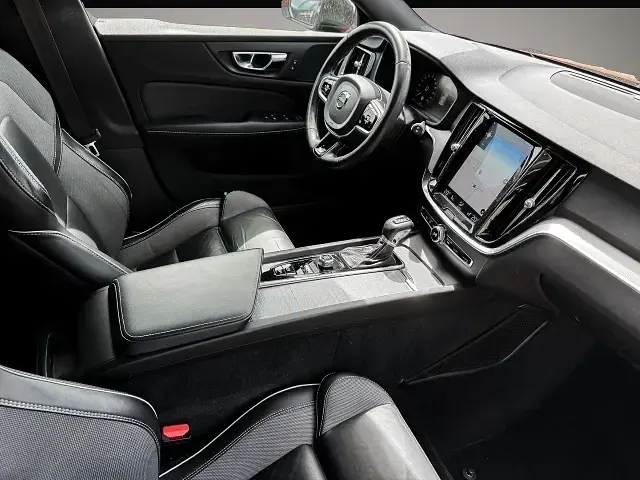 Gebraucht Volvo V60 R-Design 150 PS (110 kW) 2019 Rot Kombi