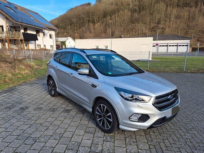 Gebraucht Ford Kuga ST-Line 175 PS (128 kW) 2018 Silber SUV