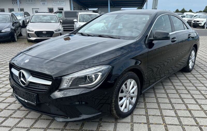 Schwarz Gebraucht 2015 Mercedes CLA220 Limousine | 13.500 € (Guter Preis) - Bild 1/4