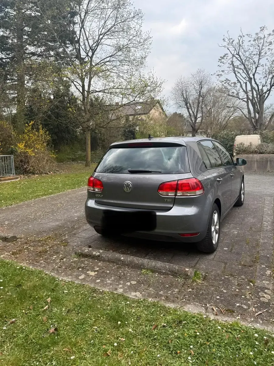 Gebraucht VW Golf VI 105 PS (77 kW) 2011 Grau Kleinwagen