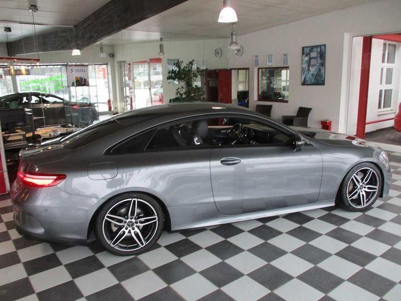 Gebraucht Mercedes E300 AMG line 245 PS (180 kW) 2018 Selenitgrau metallic (metallic) Coupé