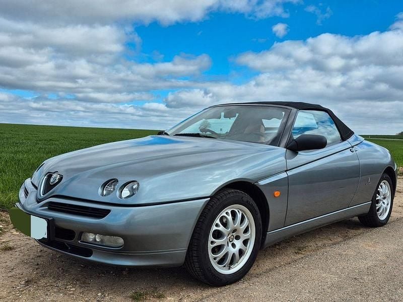 Gebraucht Alfa Romeo Spider 150 PS (110 kW) 2001 Grau Cabrio