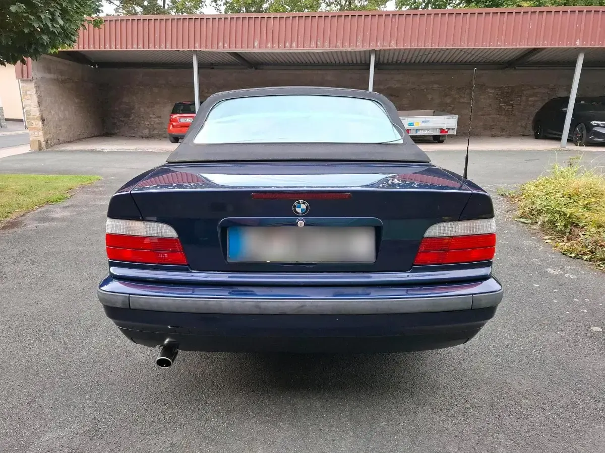 Gebraucht BMW 318 Cabriolet Basis 115 PS (84 kW) 1998 Blau Cabrio