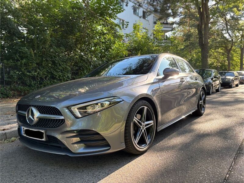 Grau Gebraucht 2023 Mercedes A180 AMG line Limousine | 24.950 € (Superpreis) - Bild 1/4