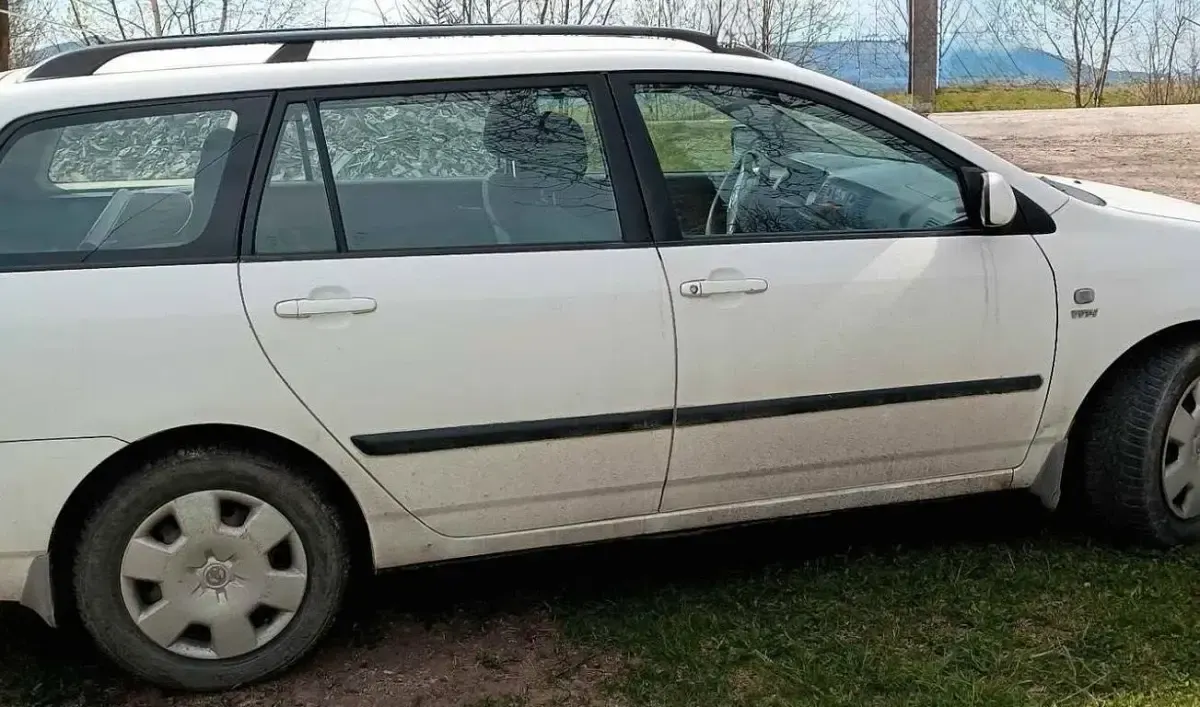 Gebraucht Toyota Corolla 96 PS (70 kW) 2000 Silber Kombi