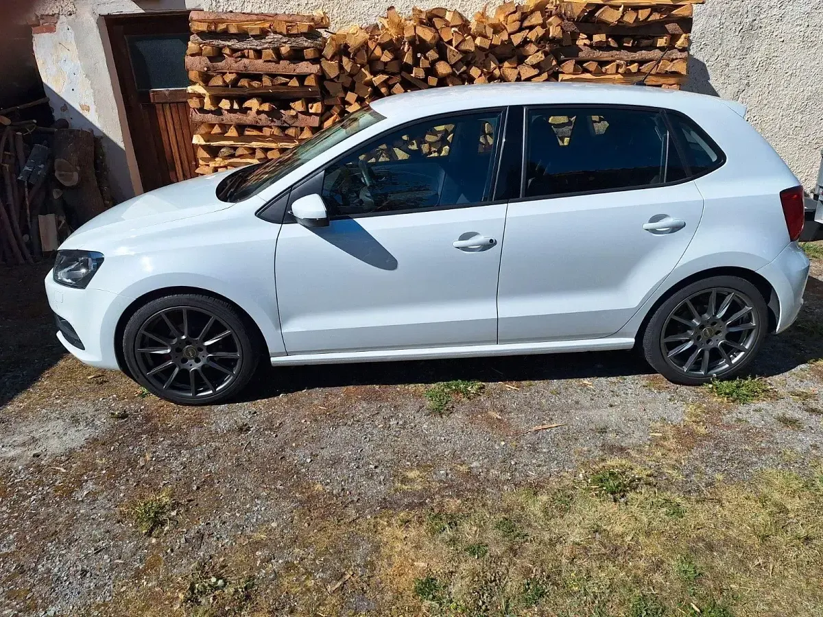 Gebraucht VW Polo 90 PS (66 kW) 2016 Weiß Kleinwagen