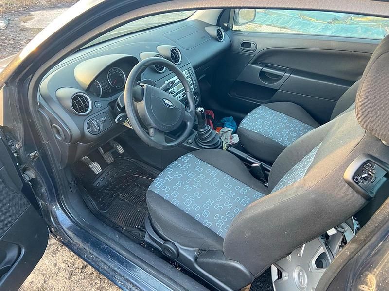 Gebraucht Ford Fiesta 90 PS (66 kW) 2005 Blau Kleinwagen