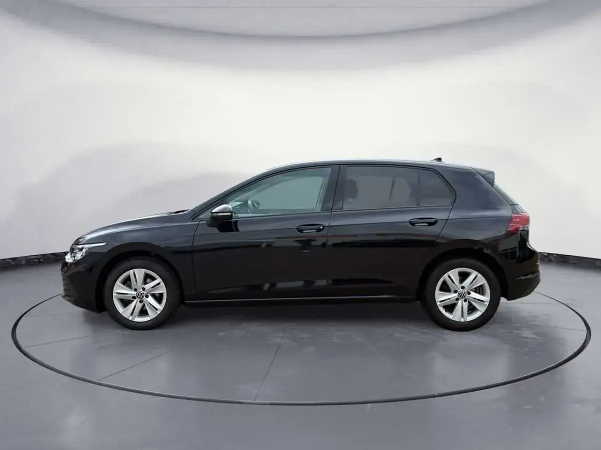 Gebraucht VW Golf VIII Life 131 PS (96 kW) 2023 Schwarz Limousine