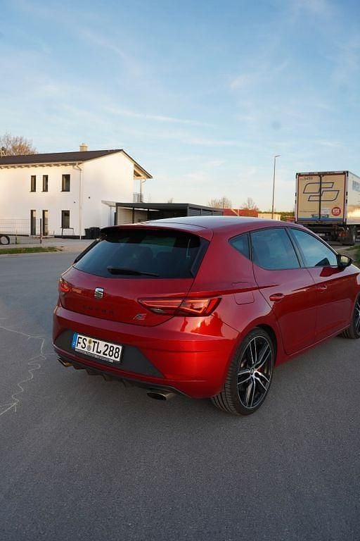 Second-hand Seat Leon CUPRA 300 CP (220 kW) 2018 Roșu Berlinǎ