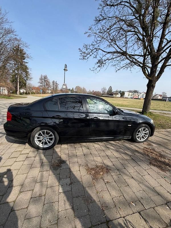 Second-hand BMW 318 143 CP (105 kW) 2009 Negru Berlinǎ