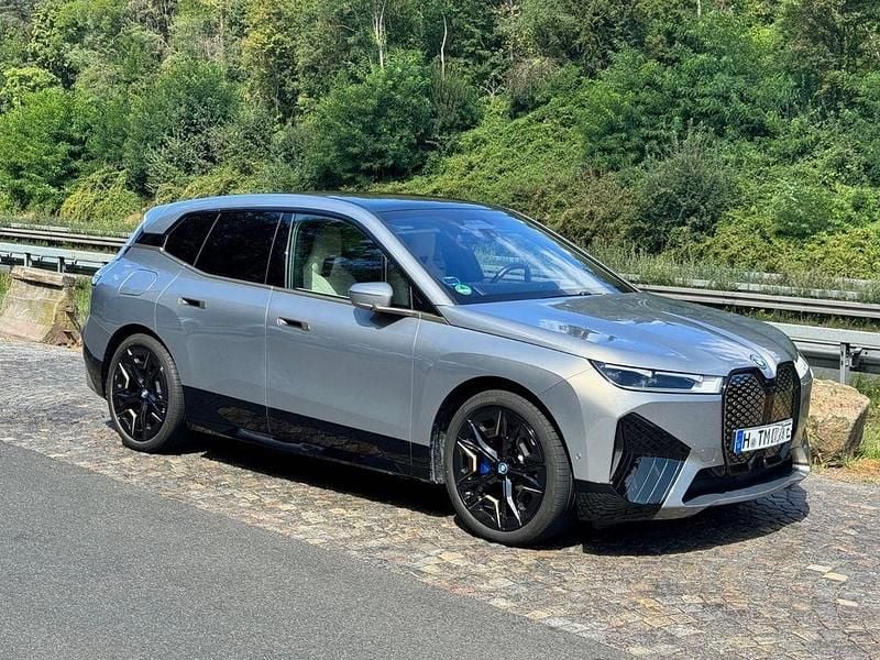 Grau Gebraucht 2023 BMW iX Performance SUV | 59.999 € (Fairer Preis) - Bild 1/4