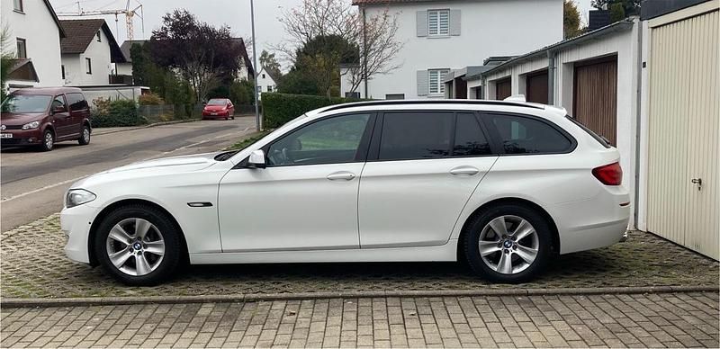 Weiß Gebraucht 2011 BMW 525 Kombi | 11.500 € - Bild 1/4