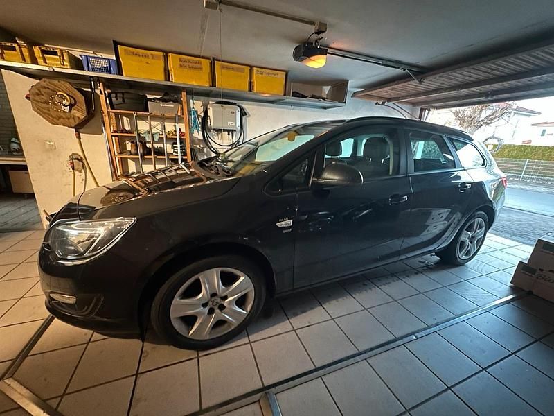 Gebraucht Opel Astra 110 PS (80 kW) 2016 Schwarz Kombi
