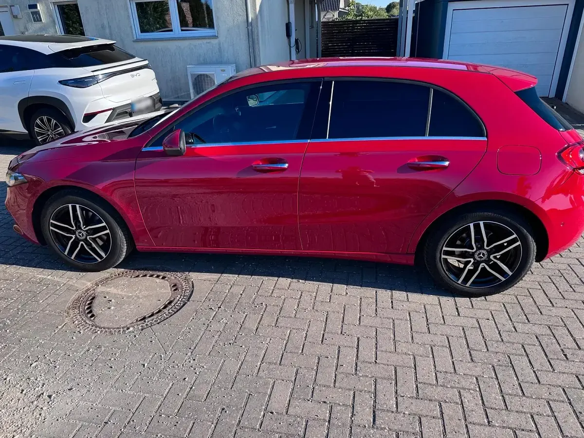 Gebraucht Mercedes A180 116 PS (85 kW) 2018 Rot Limousine