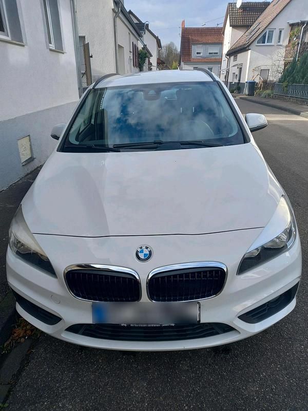 Weiß Gebraucht 2015 BMW 216 Active Tourer Van / Kleinbus | 10.000 € (Fairer Preis) - Bild 1/4