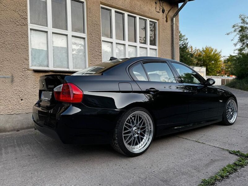 Schwarz Gebraucht 2006 BMW 330 M Sport Limousine | 24.990 € - Bild 1/4