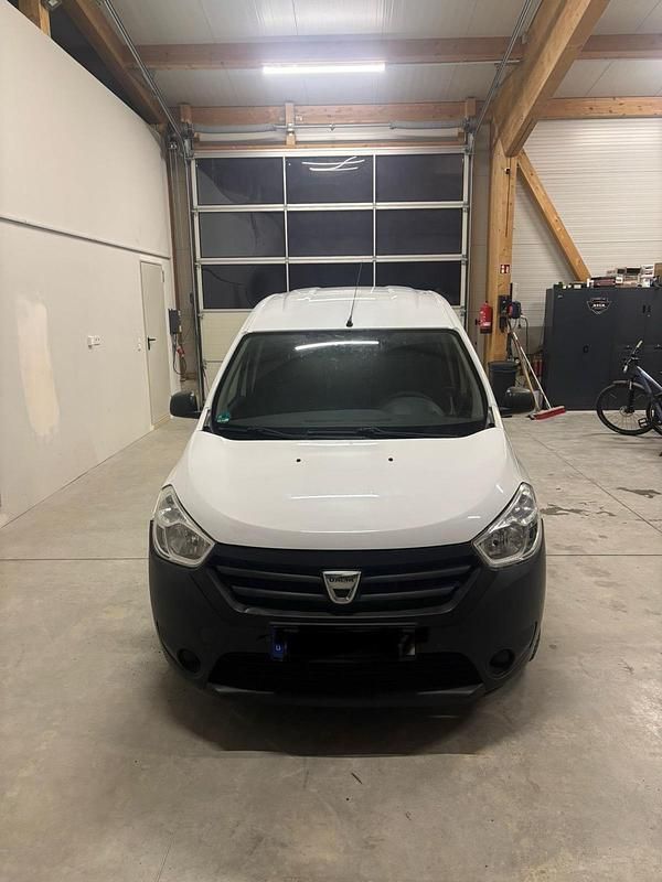 Weiß Gebraucht 2013 Dacia Dokker Van / Kleinbus | 4.400 € (Fairer Preis) - Bild 1/4