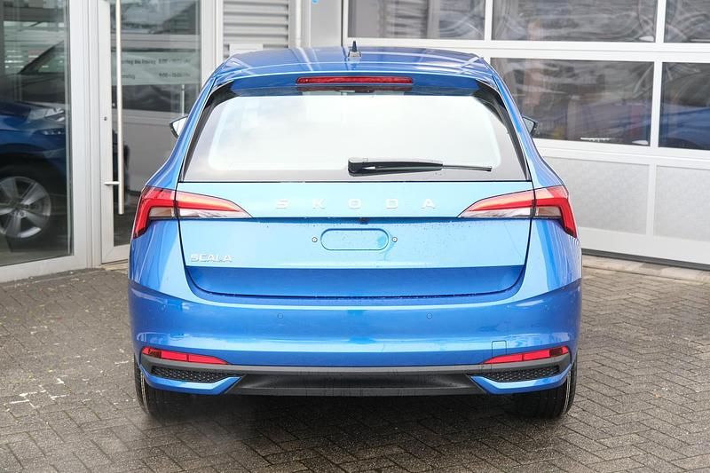 Neu Skoda Scala Selection 116 PS (85 kW) 2025 Race blau metallic Kleinwagen