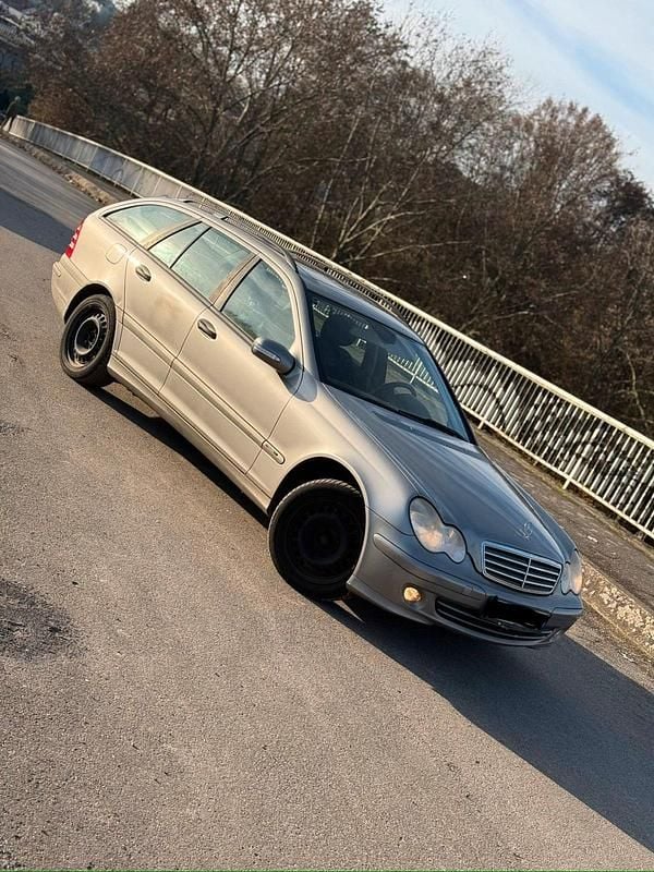Grau Gebraucht 2004 Mercedes C180 Limousine | 990 € (Superpreis) - Bild 1/4