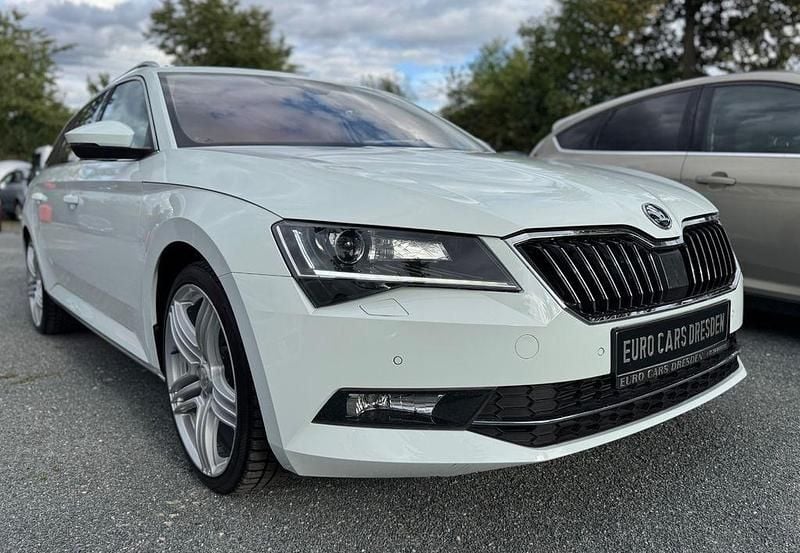 Gebraucht Skoda Superb LAURIN & KLEMENT 220 PS (161 kW) 2016 Weiß Kombi