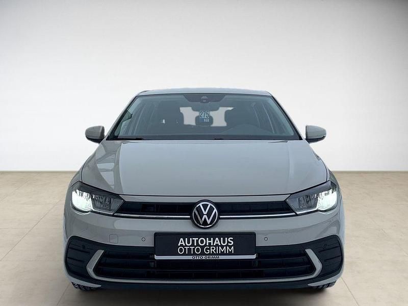 Neu VW Polo Life 95 PS (69 kW) 2026 Grau Limousine
