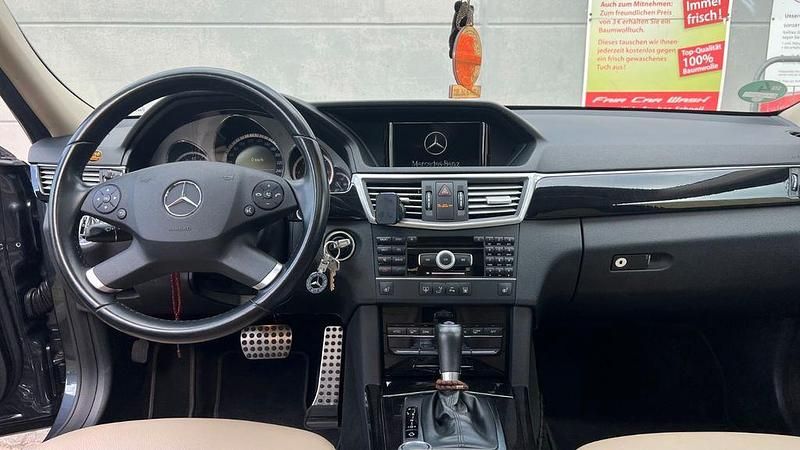 Gebraucht Mercedes E220 Avantgarde 170 PS (125 kW) 2011 Grau Limousine