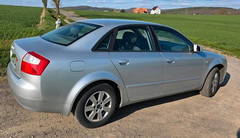 Gebraucht Audi A4 102 PS (75 kW) 2004 Silber Limousine