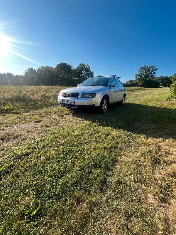 Silber Gebraucht 2004 Audi A4 Kombi | 2.299 € (Fairer Preis) - Bild 1/4