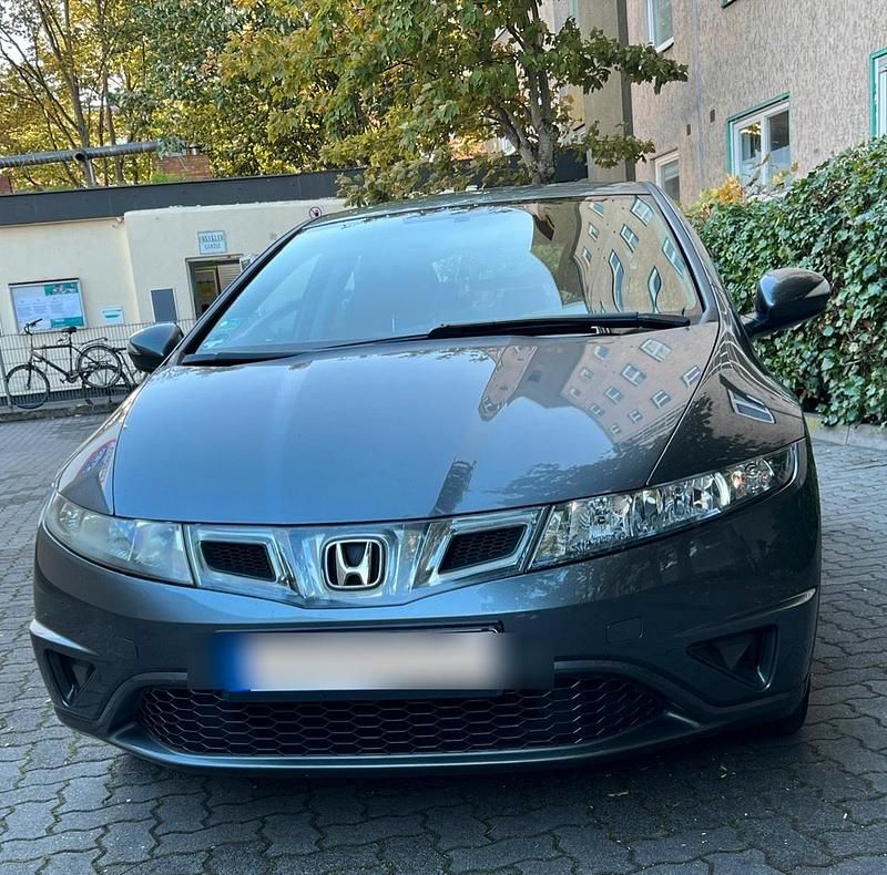 Grau Gebraucht 2009 Honda Civic Comfort Limousine | 4.900 € (Fairer Preis) - Bild 1/4