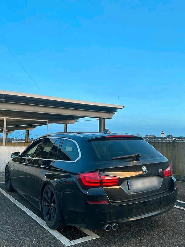 Gebraucht BMW 530 258 PS (189 kW) 2012 Schwarz Kombi