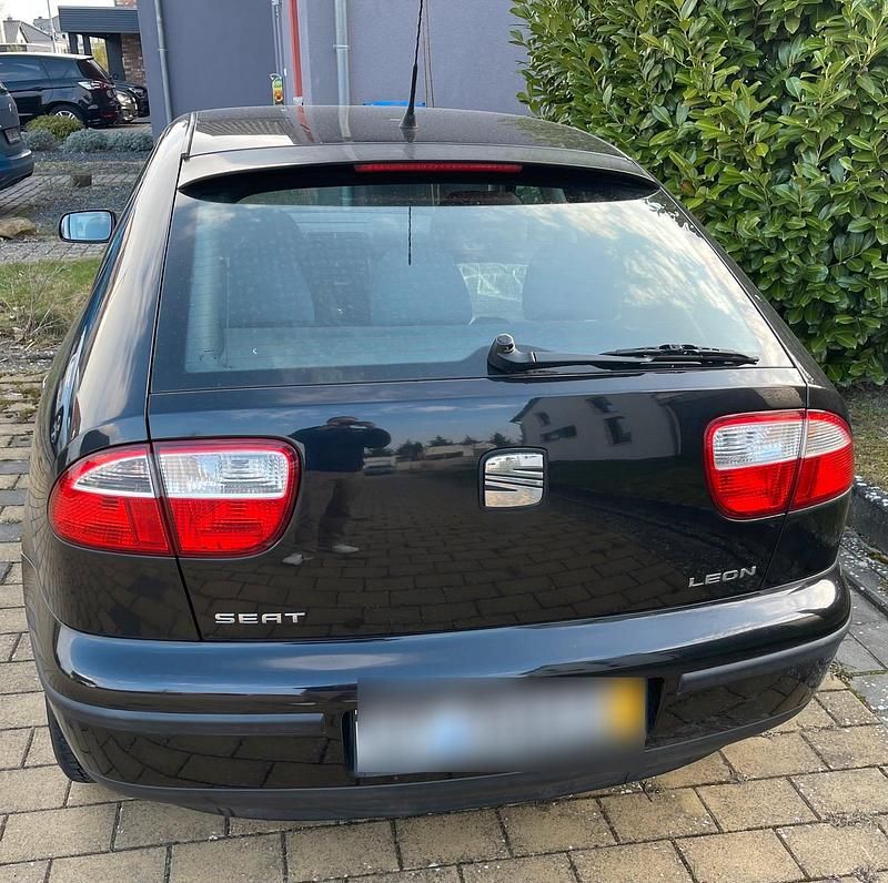 Second-hand Seat Leon 105 CP (77 kW) 2002 Negru Hatchback