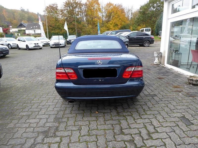 Gebraucht Mercedes CLK200 Avantgarde 136 PS (100 kW) 2000 Blau Cabrio
