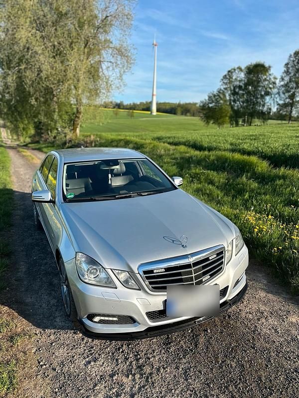 Gebraucht Mercedes E300 204 PS (150 kW) 2010 Grau Kleinwagen