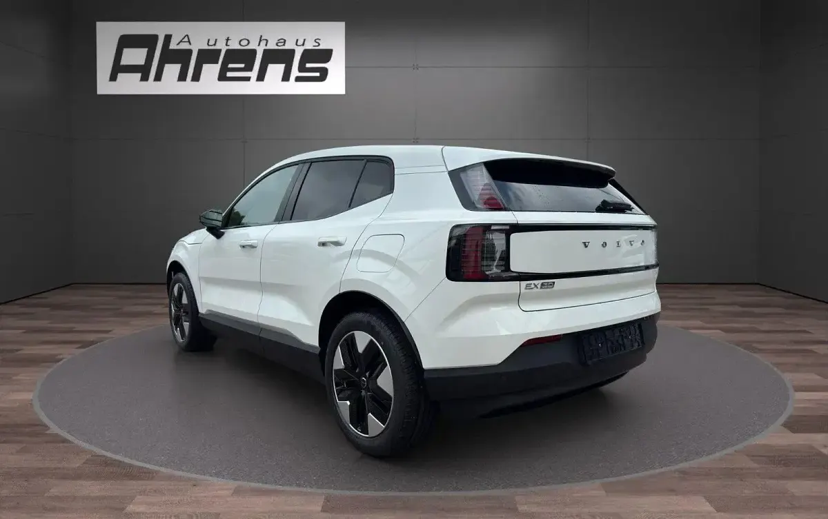Gebraucht Volvo EX30 Plus 200 kW (272 PS) 2025 Weiß metallic SUV