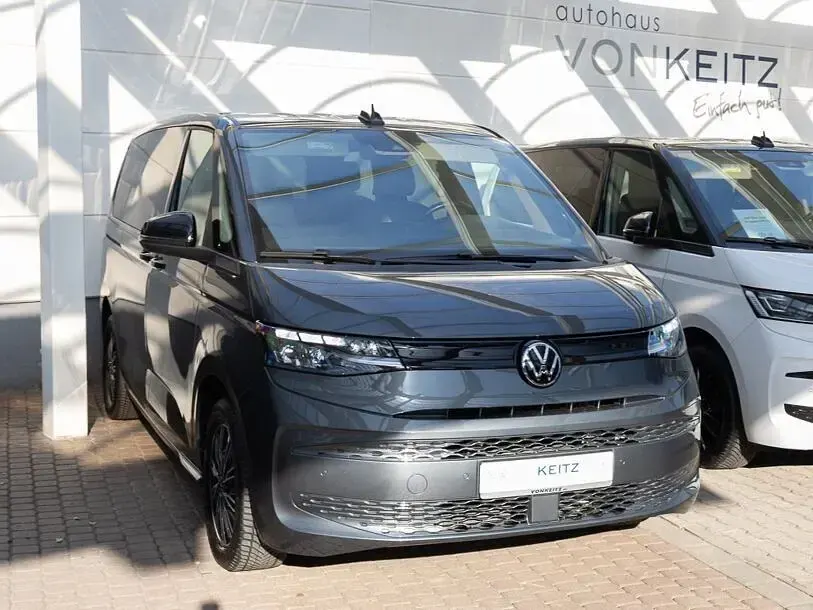 Gebraucht VW Multivan 150 PS (110 kW) 2024 Grau Van / Kleinbus