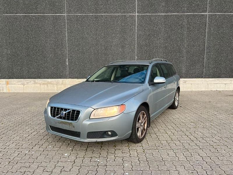 Silber Gebraucht 2007 Volvo V70 Momentum Kombi | 4.500 € (Fairer Preis) - Bild 1/4