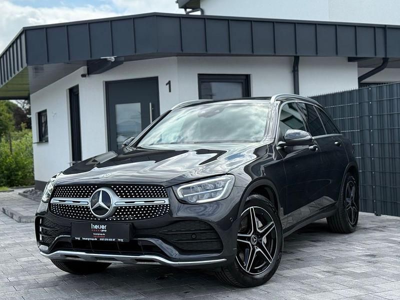 Grau Gebraucht 2019 Mercedes GLC220 AMG SUV | 35.680 € (Fairer Preis) - Bild 1/4
