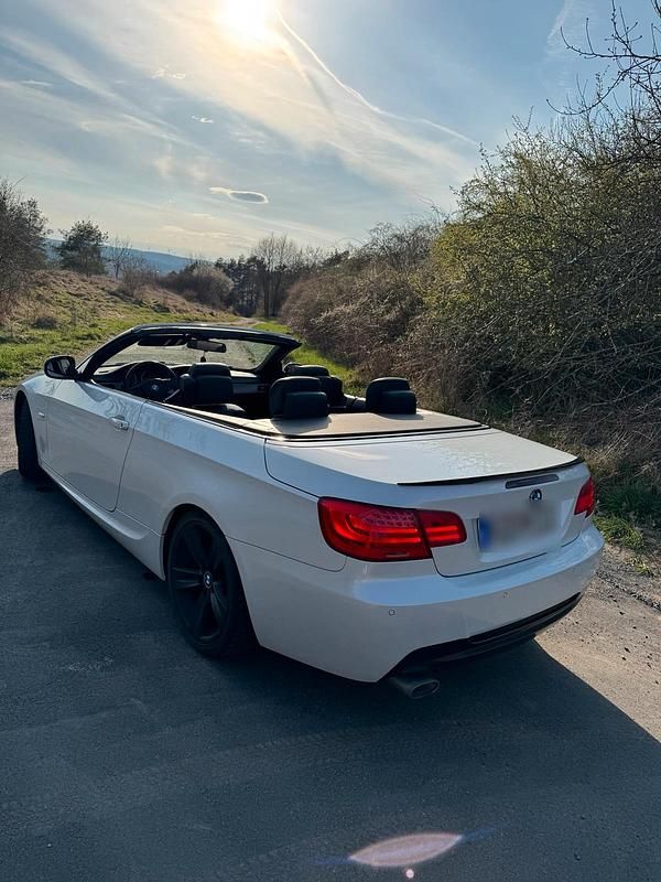 Weiß Gebraucht 2011 BMW 320 Cabriolet Cabrio | 10.800 € (Fairer Preis) - Bild 1/4