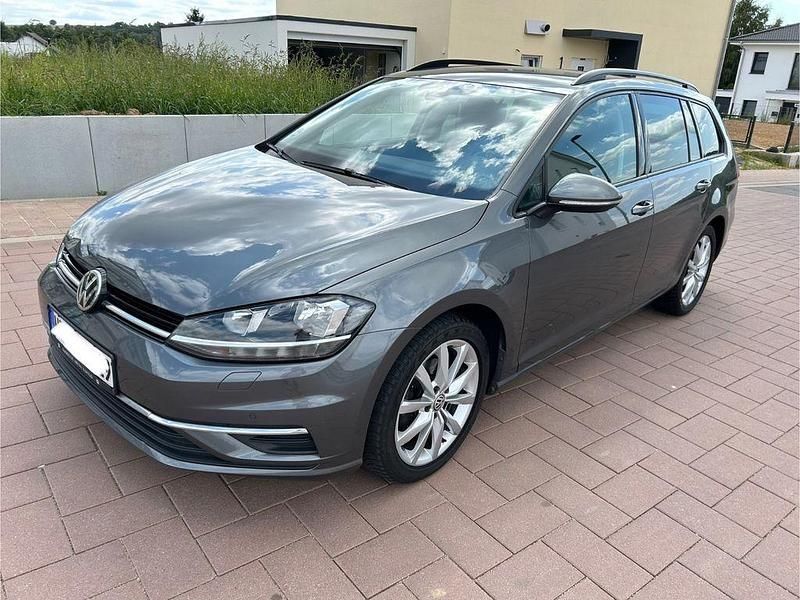 Grau Gebraucht 2019 VW Golf VII Comfortline Kombi | 12.000 € (Superpreis) - Bild 1/4