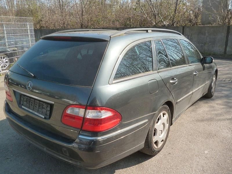 Gebraucht Mercedes E320 Avantgarde 224 PS (164 kW) 2004 Schwarz Kombi