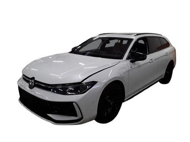Weiß Gebraucht 2025 VW Passat R-line Kombi | 47.950 € (Superpreis) - Bild 1/4