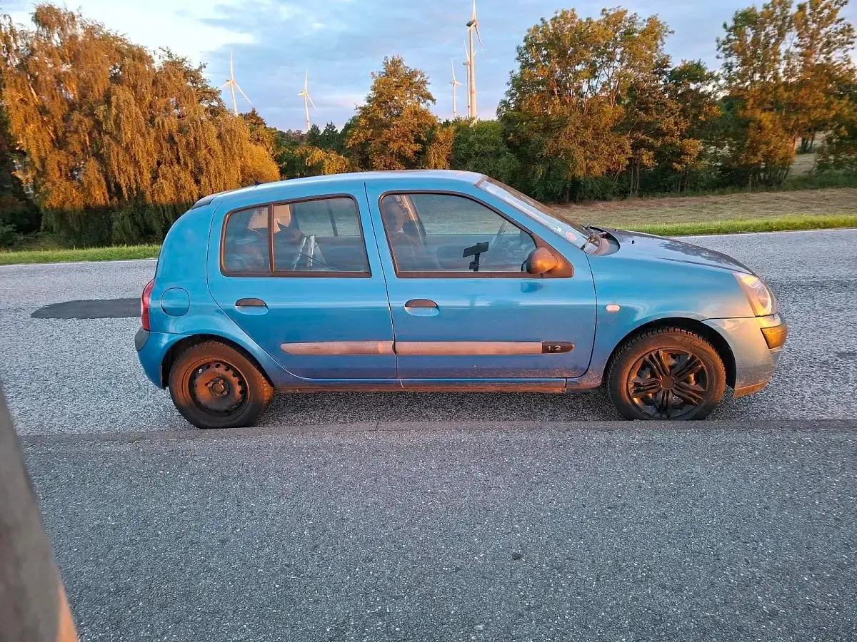 Gebraucht Renault Clio II 60 PS (44 kW) 2004 Blau Kleinwagen