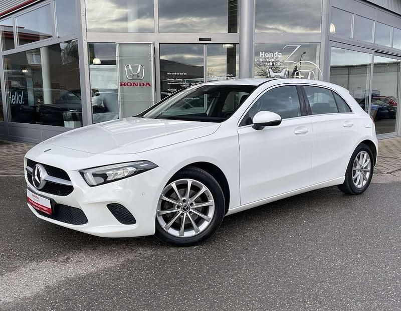 Gebraucht Mercedes A180 Progressive 136 PS (100 kW) 2019 Polar weiß Limousine